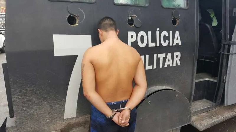 O detido estava com 900 gramas de pasta base de cocaína