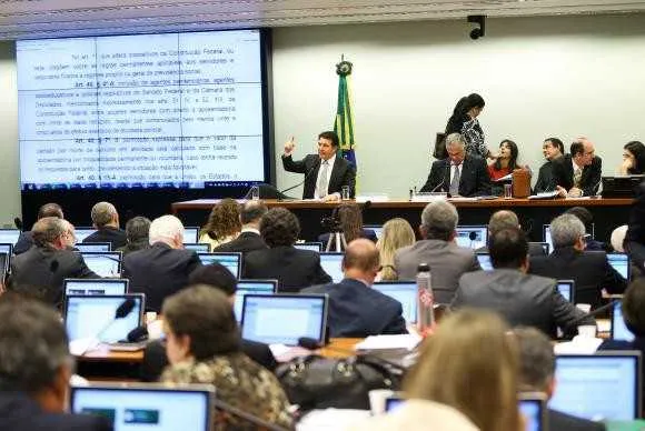 Comissão Especial da Reforma da Previdência vota destaques 