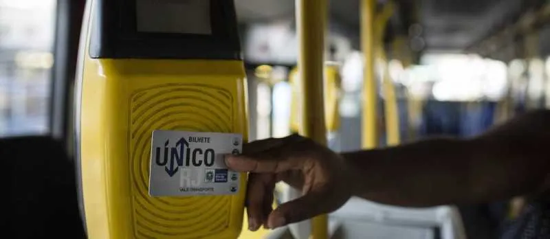 Os beneficiários precisam comprovar uma renda mensal de até R$ 3 mil para continuar usufruindo do desconto tarifário do BU