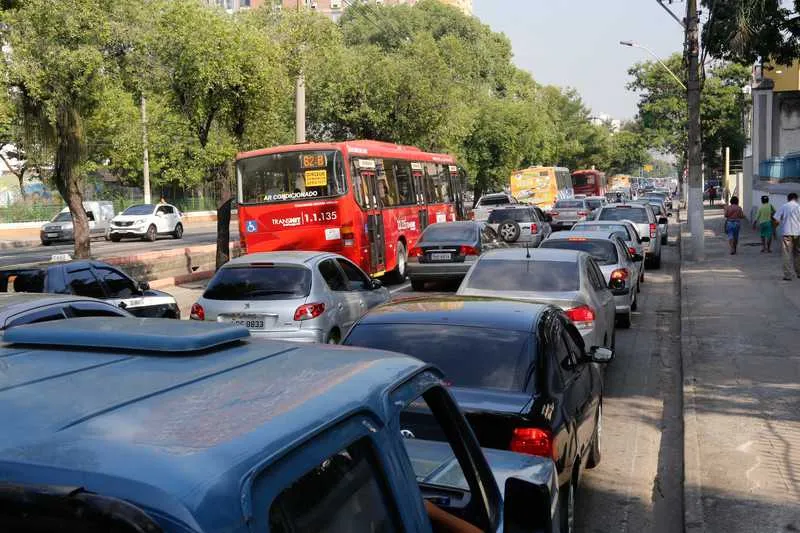 Travessia na hora do rush leva mais de 50 minutos na Alameda