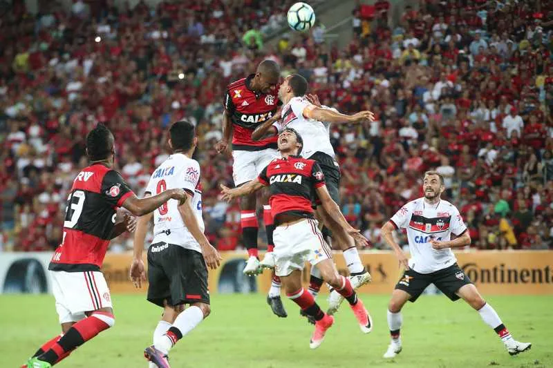 Apenas com o goleiro Muralha como titular, o Fla não conseguiu superar a bem armada equipe do Atlético