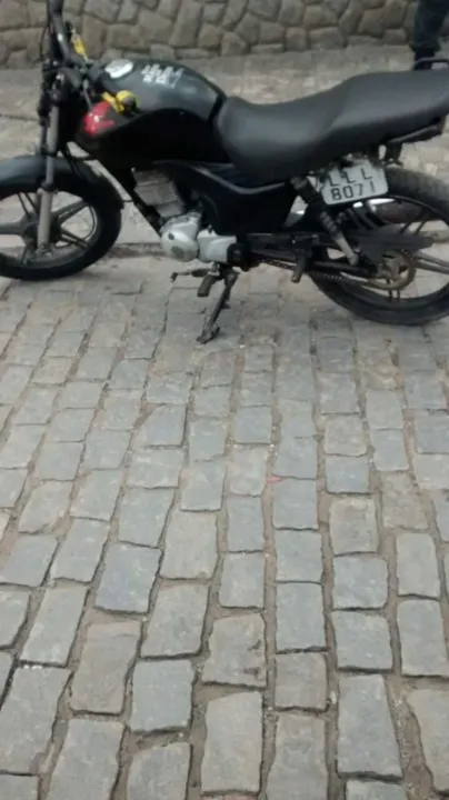 Moto com registro de roubo foi recuperada pelos policiais