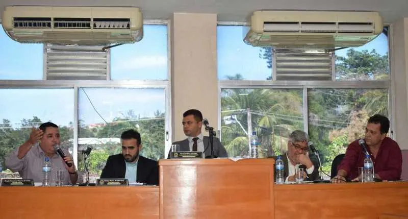  Vereadores e representante da Cedae discutiram sobre melhorias da rede de esgoto e água