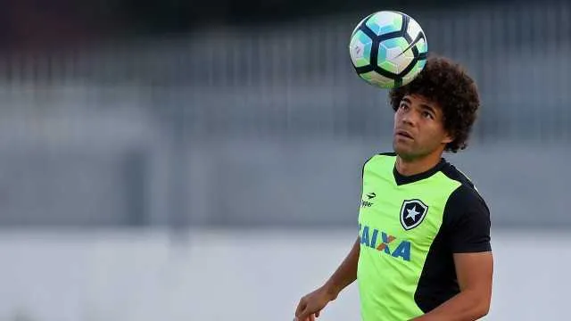 Camilo se recupera de lesões e pode entrar no jogo contra o Grêmio em Porto Alegre hoje