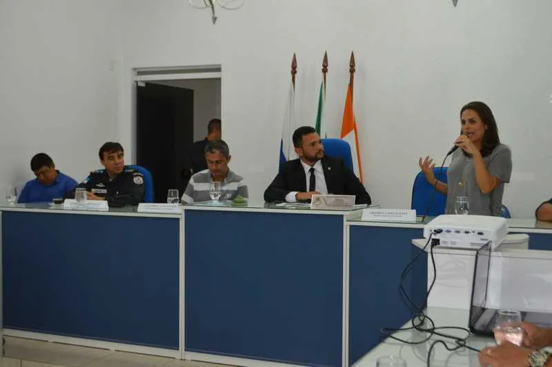 A prefeita Grasiella Magalhães disse que busca parcerias para auxiliar na segurança da cidade