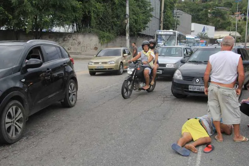  Valdenir Ferreira, de 52 anos, ficou caído na rodovia
