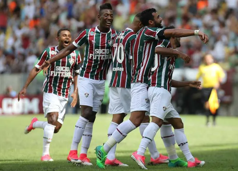 Sornoza e companhia comemoram gol sobre o Santos em estreia agitada no Maracanã