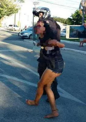 Cinegrafista amador registrou o momento em que a menor, de 17 anos, é contida por por policiais militares. Imagens são estão sendo analisadas por policiais civis e militares