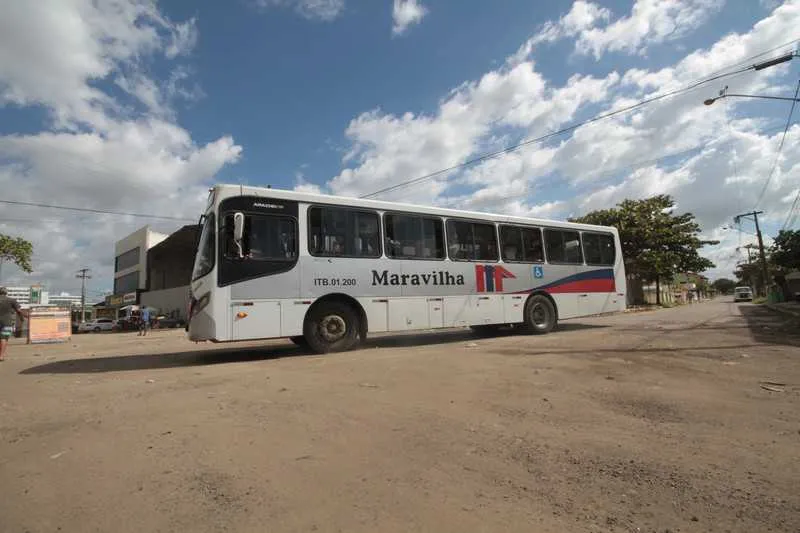 Após matéria de OSG, rua teve buracos tapados e água drenada