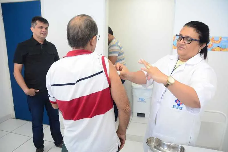 Secretário de Saúde, Dimas Gadelha, disse que apenas 30% do público-alvo foi vacinado