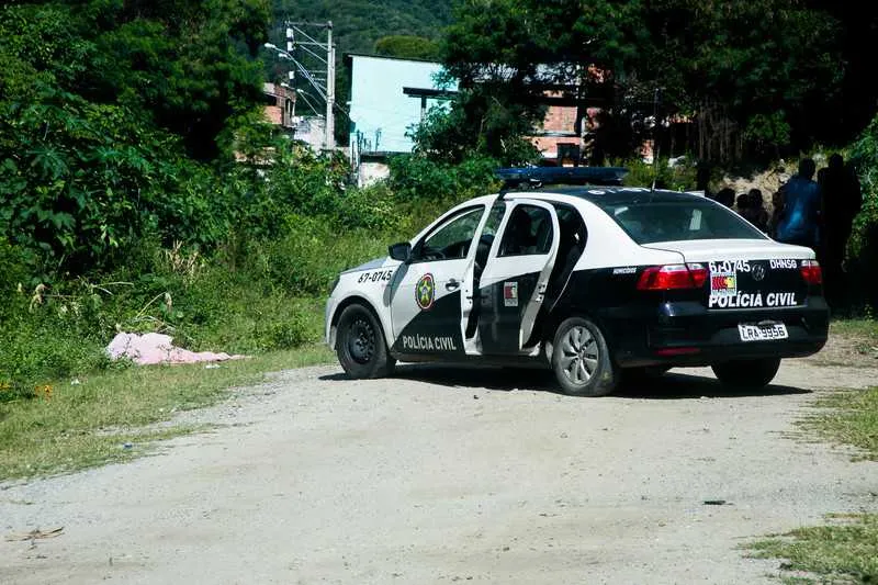 Anderson passava pela Pedreira Carioca, no Rocha, quando foi atacado a facadas pelo assaltante, que fugiu levando seus pertences