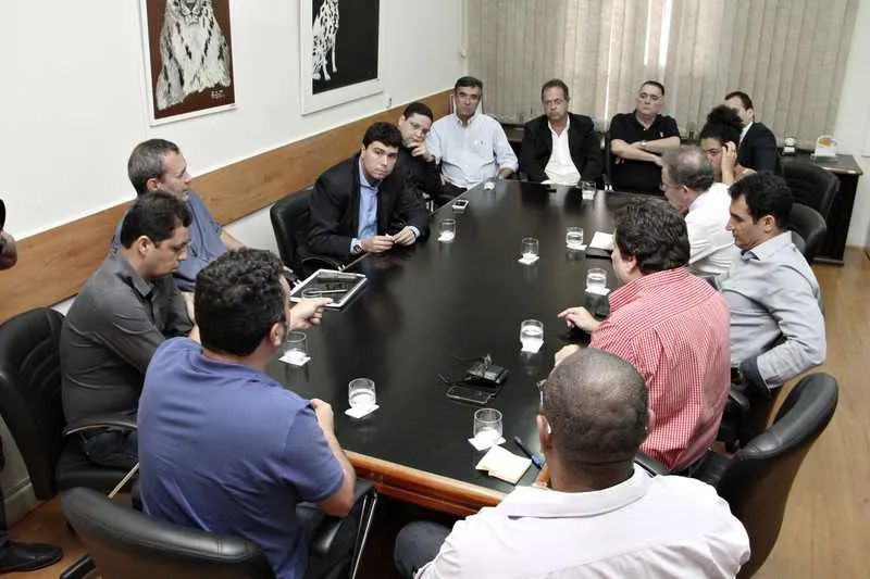 A reunião teve o objetivo de esclarecer qual tipo de obra estava sendo feita e a real segurança do Mergulhão Angela Fernandes