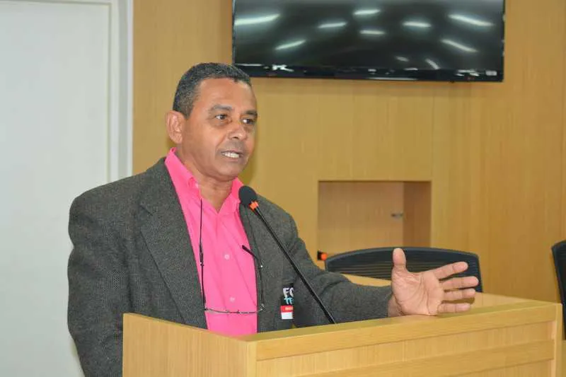 Professor Paulo quer garantir gratuidade aos universitários