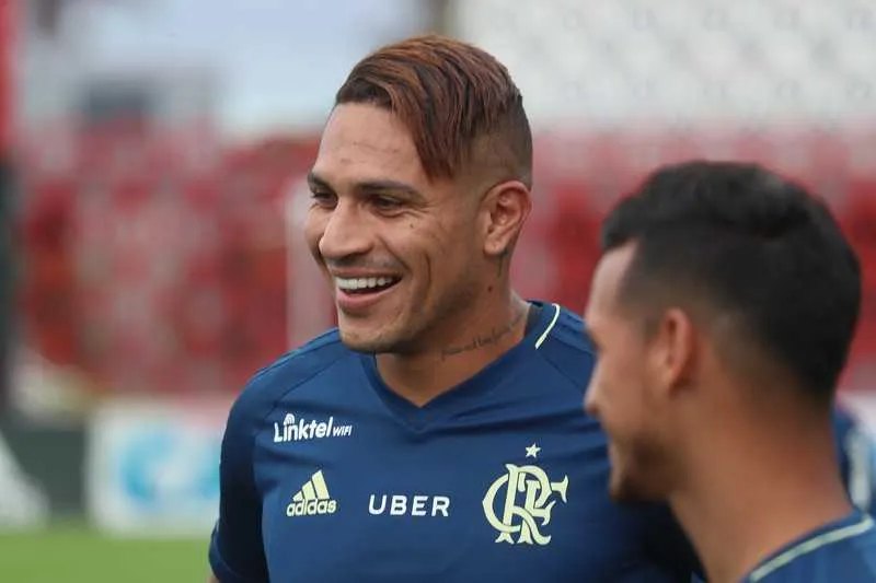  Artilheiro do Rubro-Negro na temporada, Paolo Guerrero pediu atenção pela vaga na Argentina