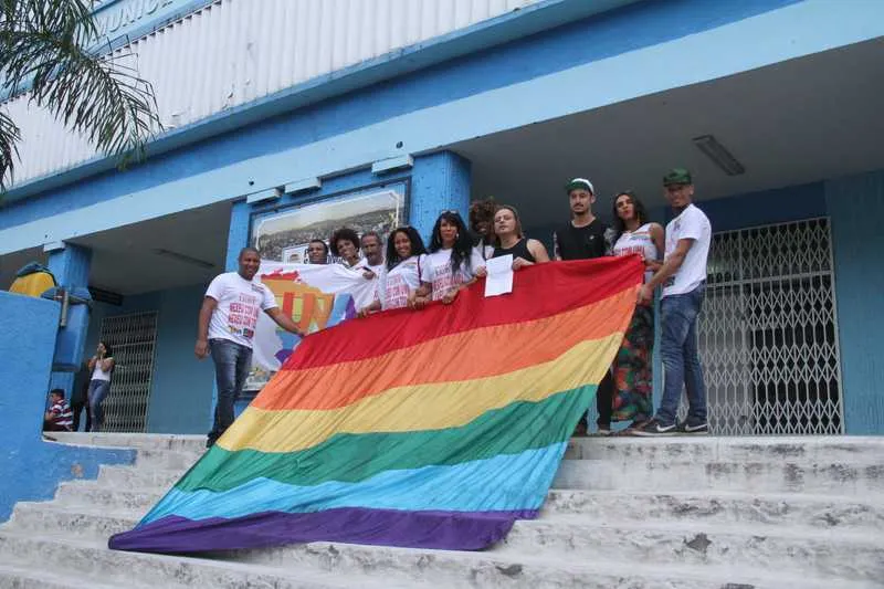 Homossexuais saíram da Praça do Rodo e foram até a Prefeitura