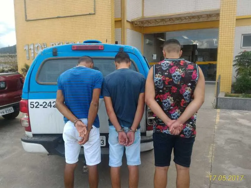 Homens foram reconhecidos pela vítima do crime