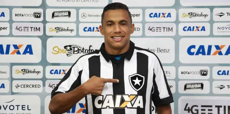 Arnaldo citou orgulho em vestir a camisa do Alvinegro