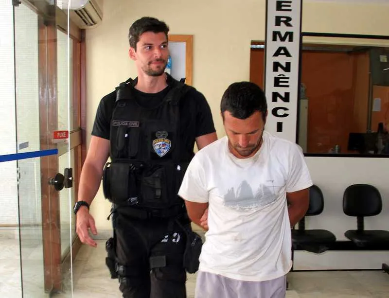 Acusado de matar pastor a facadas em Itaboraí se entrega à polícia