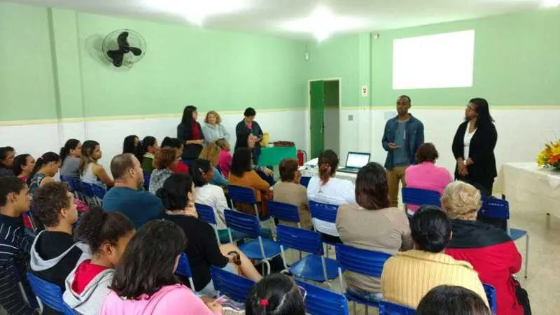 O encontro aconteceu em sala da escola municipal Vinhateiro
