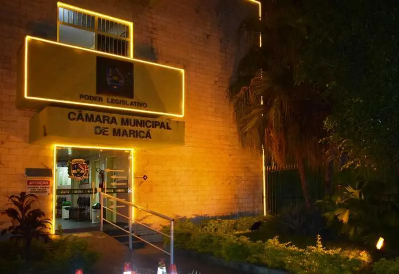  Iluminação especial permanecerá até o final do mês na Casa

