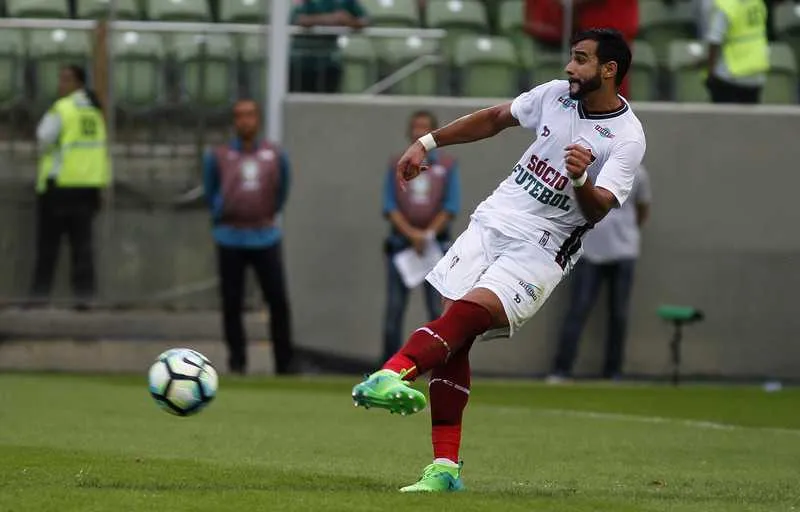 
 Henrique Dourado marcou o primeiro gol do Flu, em cobrança de pênalti sofrido por Richarlison