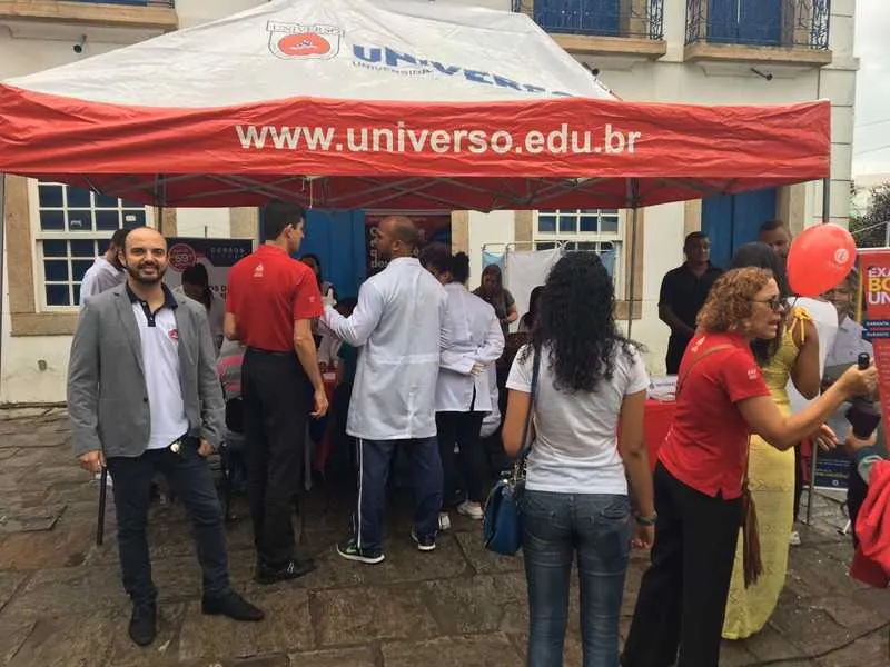  Universitários prestaram serviços de aferição de pressão, avaliação nutricional e auriterapia
