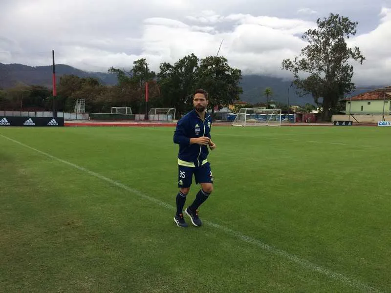No treino de ontem à tarde, Diego deu voltas no gramado