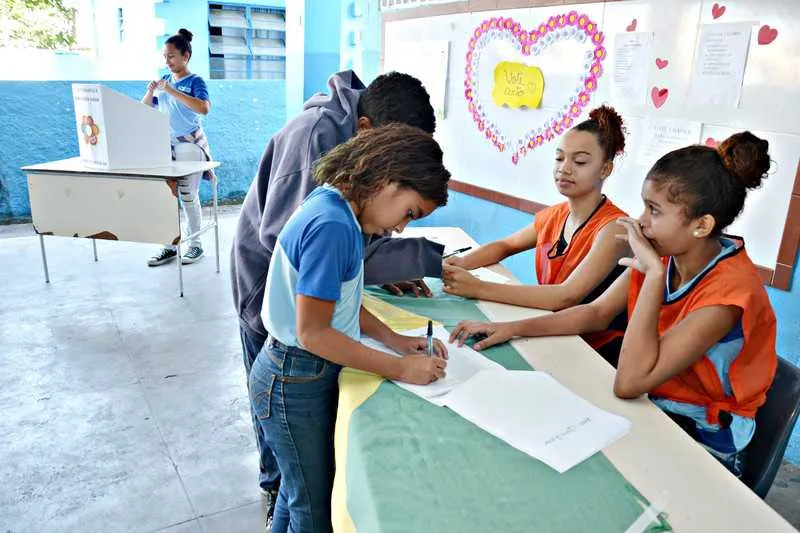 Unidade Florisbela Maria Nunes Haase, no Boa Vista, foi a primeira a receber a iniciativa que tem o objetivo de despertar a consciência política dos estudantes