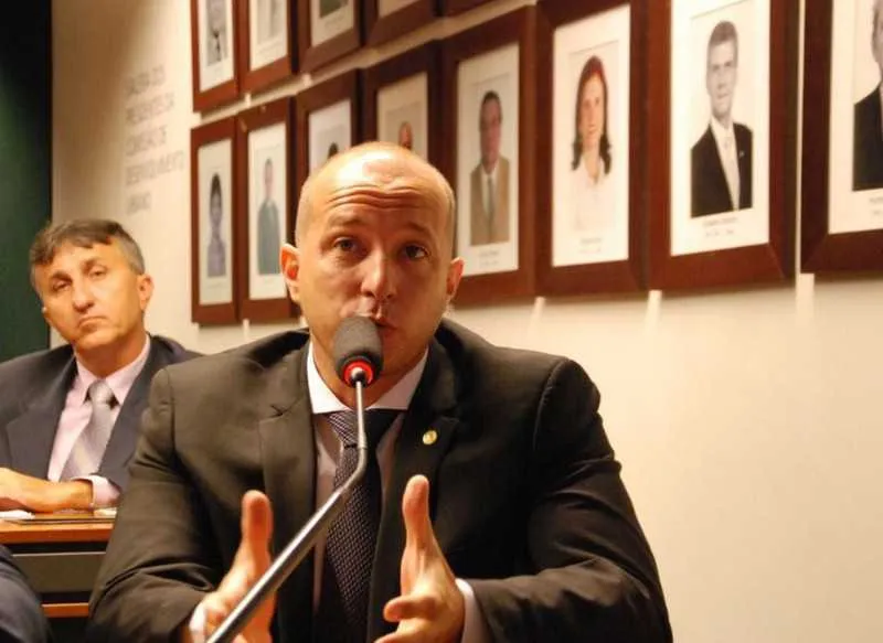 Delaroli defendeu a blindagem em reunião da comissão