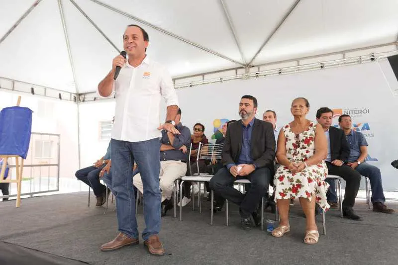 Rodrigo Neves entregou as chaves do Conjunto Habitacional do Parque Abaré em cerimônia