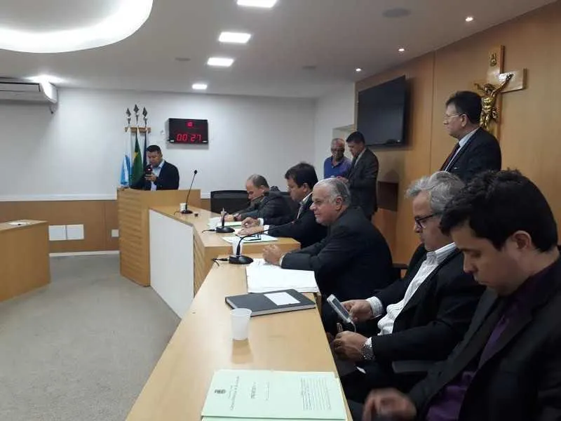 Neilton Mulim tem contas de 2015 aprovadas por 14 votos a favor