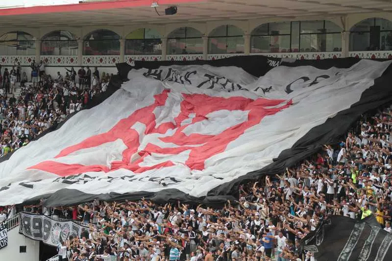 O estádio São Januário recebe, hoje à tarde, o primeiro clássico do Campeonato Brasileiro deste ano