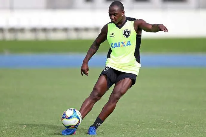 Desgastado com a diretoria e a torcida, Sassá vai para o Cruzeiro, em troca do meia Marcos Vinícius