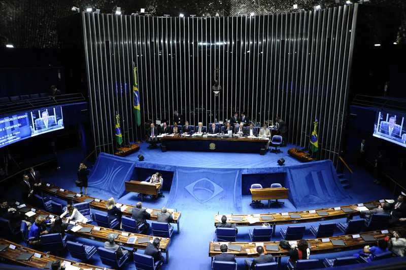 Senadores têm seis MPs e cinco PECs que podem ser votadas no plenário esta semana