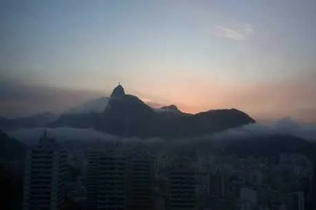 Até às 6h30, oito voos já tinham sido cancelados, a maioria com destino a Guarulhos, em São Paulo, e um deles para Brasília
