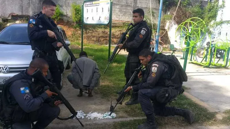 Suspeito foi encontrado após breve troca de tiros