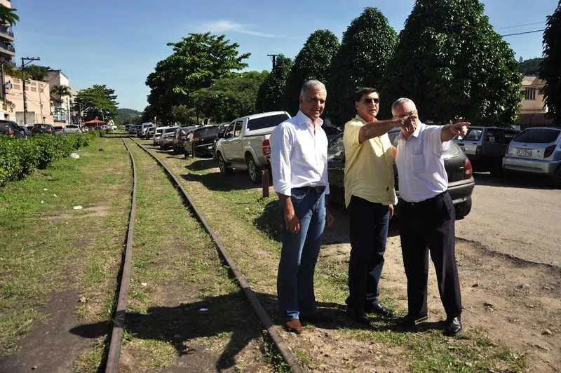 O deputado federal Júlio Lopes esteve em Rio Bonito com o prefeito José Luiz Mandiocão