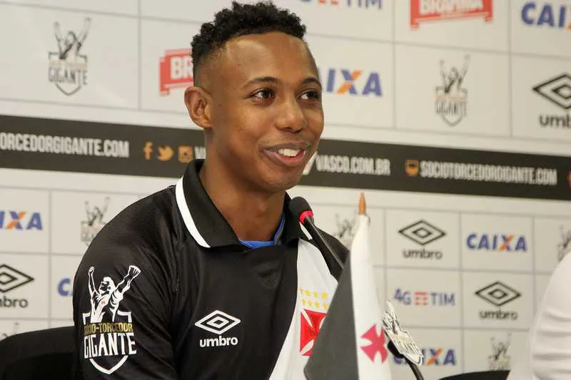 Na apresentação, Wellington exaltou a grandeza do clube e se colocou a disposição do treinador