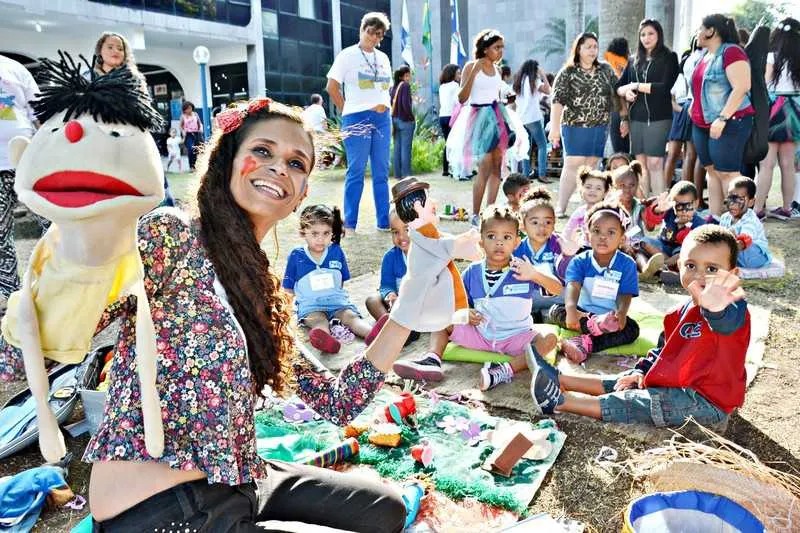 Cerca de 120 alunos participaram de atividades de pintura, teatro, contação de histórias e dança