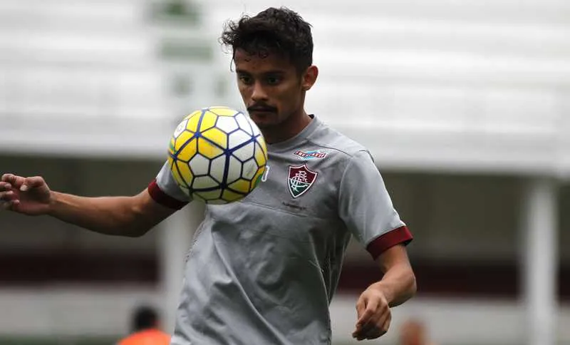 No jogo contra o Grêmio, Scarpa teve que ser substituído, após expulsão do zagueiro Nogueira