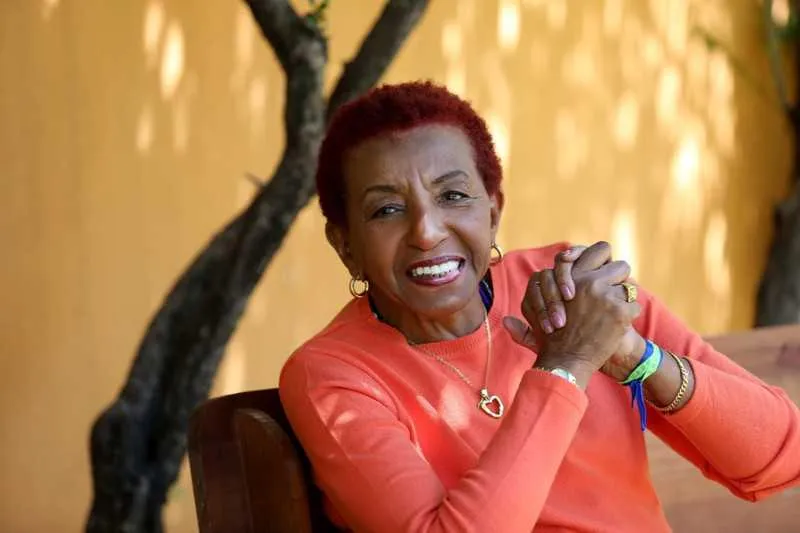 A sambista veterana Leci Brandão