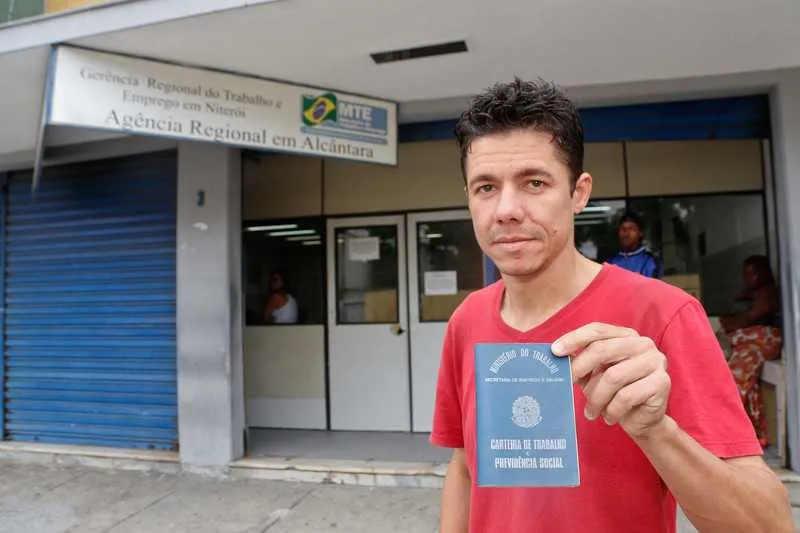 Diego Alves de Carvalho teve que se deslocar até Cachoeiras de Macacu para conseguir documento
