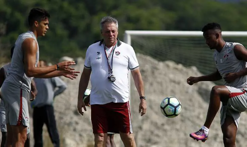 O técnico Abel Braga fez os últimos ajustes no Tricolor antes do confronto de hoje à noite