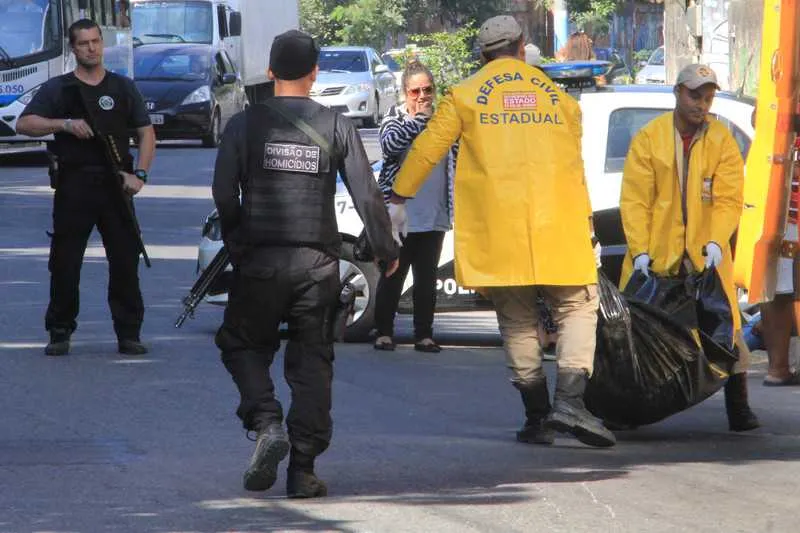 Após acidente envolvendo o carro do empresário e do segurança, eles discutiram e Rodolfo atirou contra Eduardo em rua no Mutondo, na madrugada de ontem