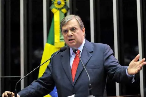 Presidente da CAE, Tasso Jereissati, deve deixar senadores da oposição lerem os votos em separado