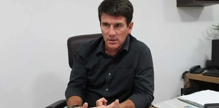 Mandado de segurança, expedido no último sábado, recoloca o chefe do Executivo no cargo