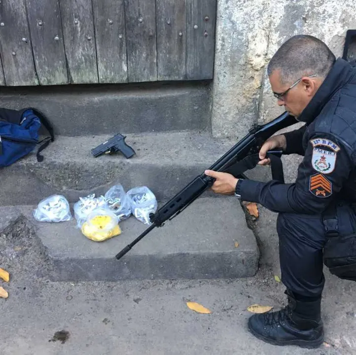 Imagem ilustrativa da imagem Rapaz é baleado e preso em troca de tiros com PMs no Sítio de Ferro