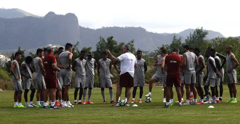 Após treino fechado, ontem à tarde, no CT Pedro Antonio, Abel conversou com os jogadores