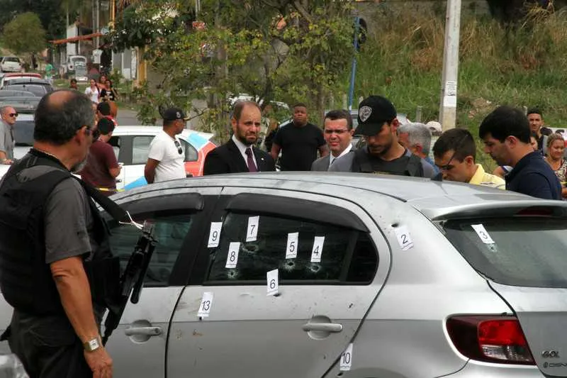 O carro em que o coronel Ivanir estava foi atingido por vários disparos em plena luz do dia