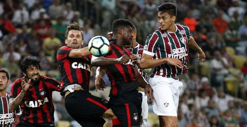 Os jogadores do Fluminense lutaram até o fim da partida